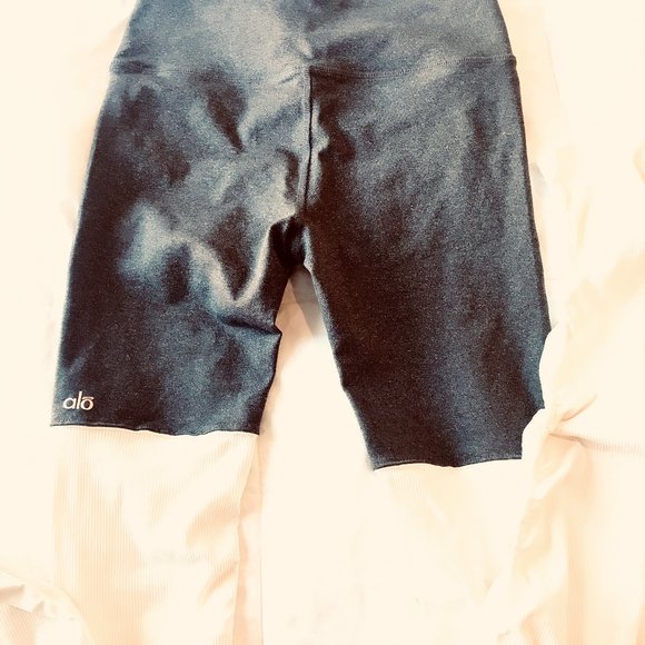 ALO Yoga Pants - Picture 2 of 3
